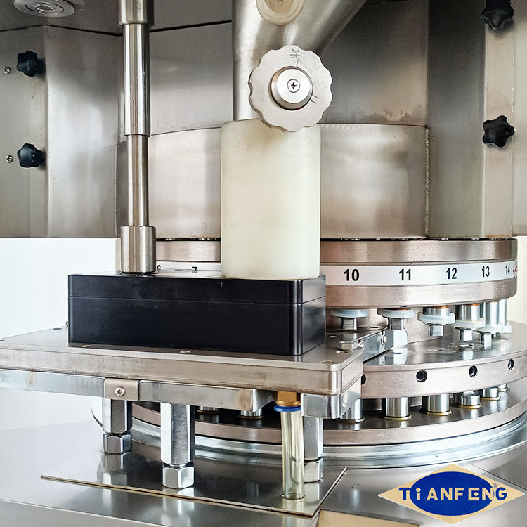Tipo rotatorio farmaceutico automatico 5.5KW della macchina di compressione della compressa della pillola