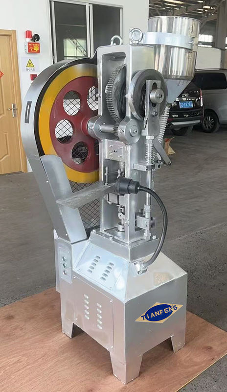1.5KW Motor Power Tablet Press Machine per una profondità massima di riempimento di 25 mm e produzione