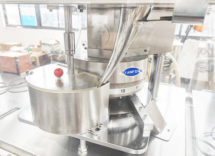 Modalità di funzionamento manuale / automatica Tablet Press Machine per il diametro massimo della pillola 25 mm