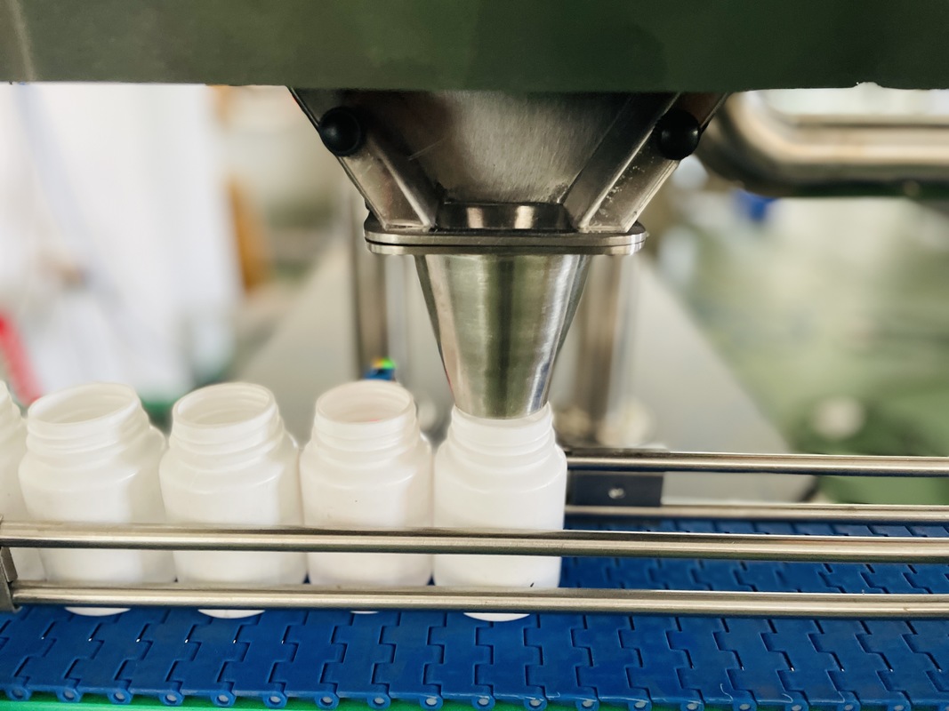 Macchina automatica di riempimento e conteggio a comando elettrico per tensione 50HZ/60HZ e riempimento preciso