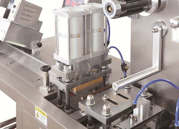 Le compresse producono delle bolle sulla macchina imballatrice della striscia del colpo dell'impacchettatrice 120mm