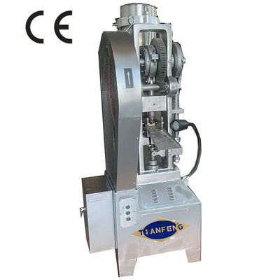 Pressa per compresse a singolo strato di uscita da compresse a fiori con una pressione di 60 KN e una capacità di 2800 PC/ora